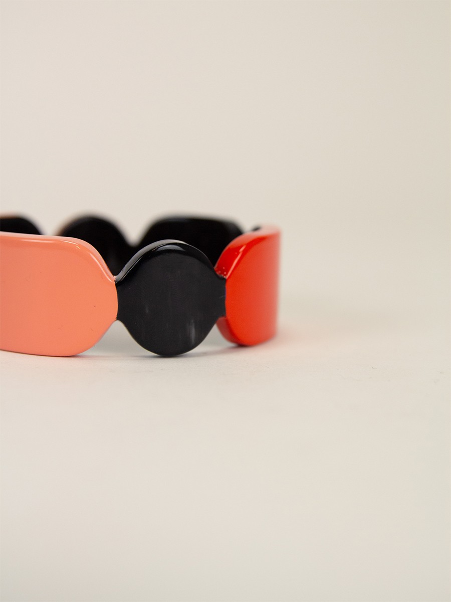 Bracelet 25 Totem en corne noire et  laque Roux taille S