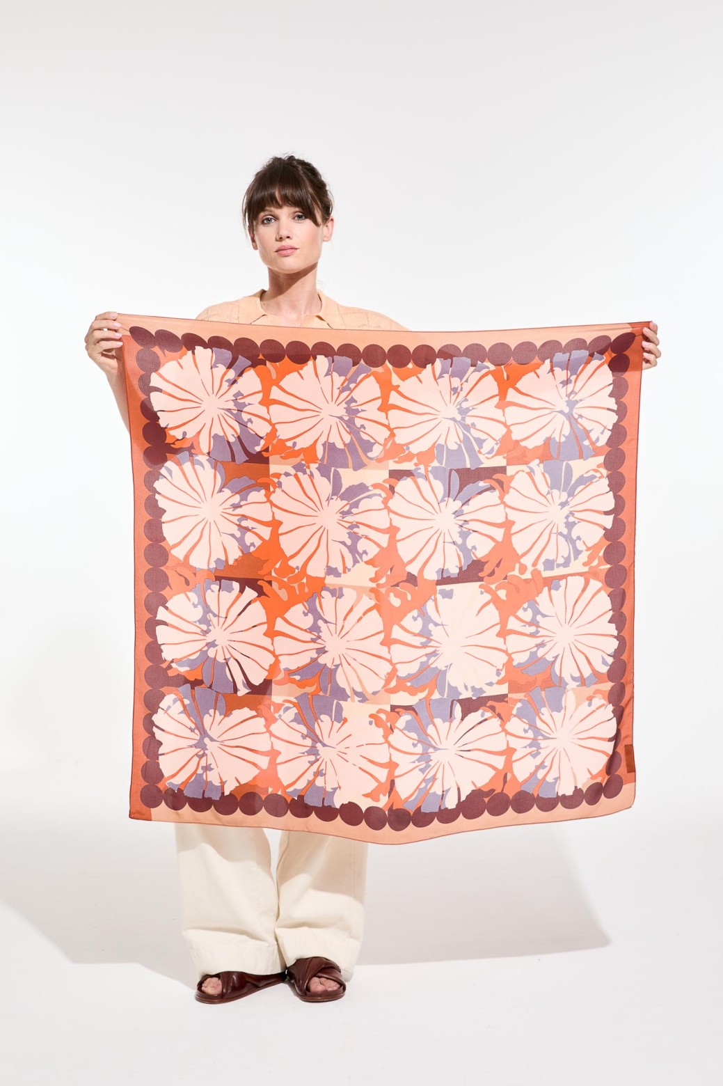 Carré en soie graphique à fleurs- Poppy rose/Mapoésie