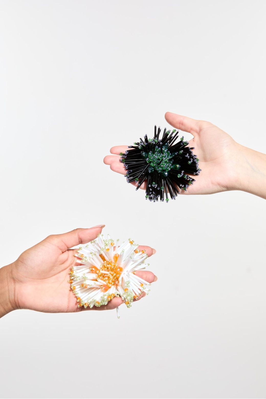 Broche Anemone Noir